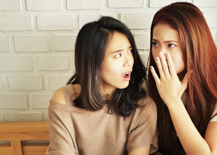 他のキャストやお客様の悪口はお店の品格を下げるのでタブー