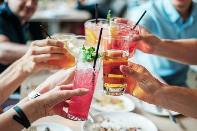 会員制ラウンジの面接に行く前に見ておこう!飲み物を飲めば貰えるドリンクバックがあるお店をまとめてみた!